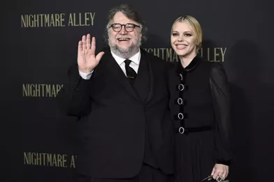 Le réalisateur Guillermo del Toro et la scénariste Kim Morgan à l'avant-première du film«Nightmare Alley» à New York le 1er décembre 2021
