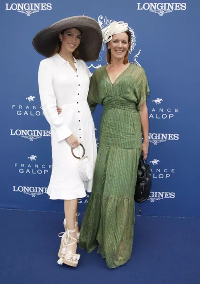 Iris Mittenaere et sa mère Laurence à Chantilly, le 16 juin 2019