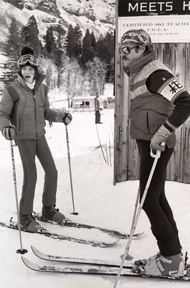 James et Robert Redford lors d'un séjour au ski dans l'Utah en décembre 1977