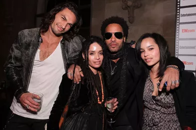 Jason Momoa et Lisa Bonet avec Lenny et Zoë Kravitz lors d'une soirée à Los Angeles en février 2010
