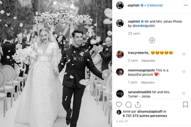 Après deux ans et demi d'amour, Joe Jonas et Sophie Turner se sont dit «oui»le 1er mai 2019 à Las Vegas, avant de célébrer leur union lors d'une grande cérémonie le 29 juin 2019 à Carpentras, dans le Sud de la France.