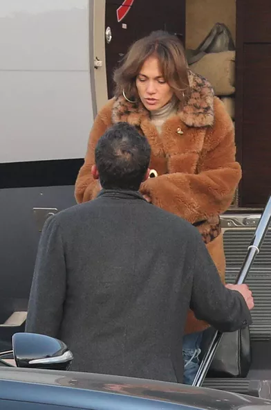 Jennifer Lopez et Ben Affleck dans un aéroport privé de Los Angeles le 7 novembre 2021