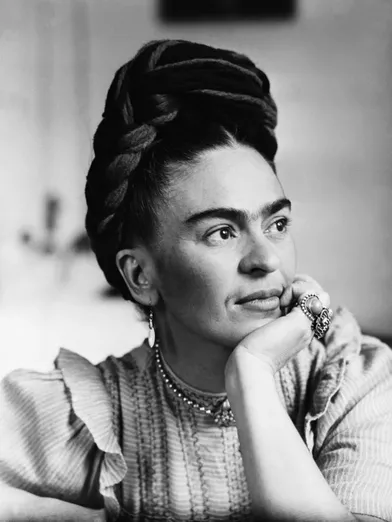 Frida Kahlo (1907-1954), mondialement connue pour ses talents de peintre, s’est également engagée à défendre l’émancipation des femmes mexicaines.