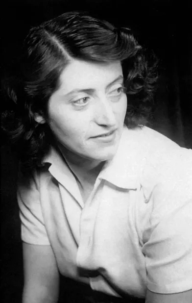 Lucie Aubrac (1912-2007) était une résistante française pendant la Seconde Guerre mondiale. Elle s’est appliquée à transmettre son histoire et les valeurs qui lui étaient rattachées aux établissements scolaires.