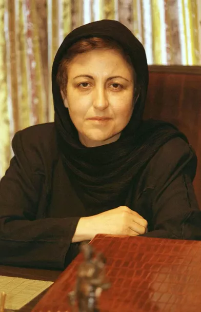 En 2003, Shirin Ebadi (71 ans), première femme juge en Iran, reçoit le prix Nobel de la paix pour son engagement en faveur des droits humains.