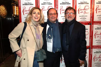 Julie Gayet, François Hollande etJean-Michel Djianlors de la générale de la pièce «Rimbaud en Feu» au théâtre Antoine à Paris le 13 janvier 2022