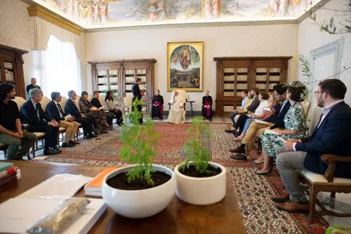 Le président de la Conférence des évêques de France, Eric de Moulins-Beaufort a organisé la rencontre du pape jeudi au Vatican avec une quinzaine de participants dont des religieux, des chercheurs en biodiversité, des cultivateurs et l'actrice engagée dans l'écologie Juliette Binoche.