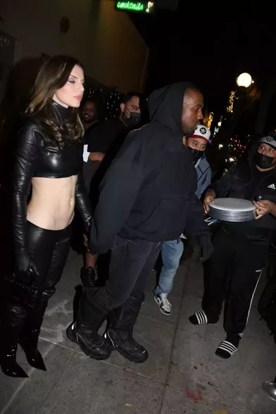 Julia Fox et Kanye West le 12 janvier 2022 à Los Angeles.