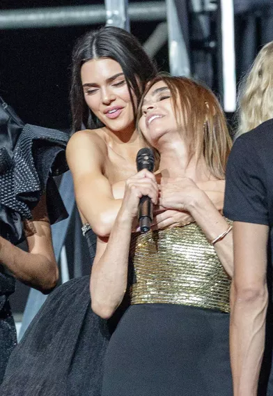 Kendall Jennerlors du défilé de Carine Roitfled au Gala de l'amfAR 2019