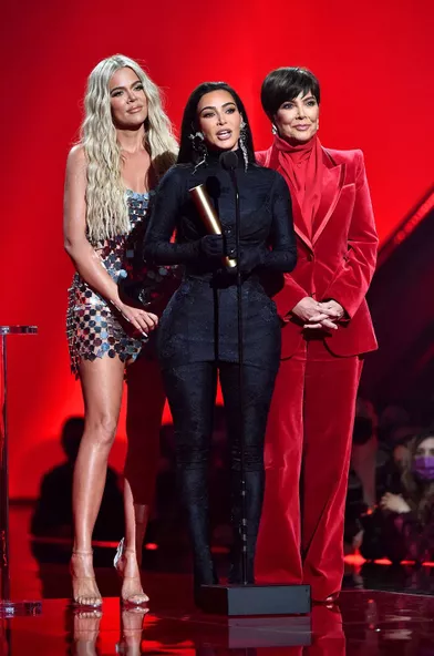 Kim Kardashian, Khloé Kardashian et Kris Jenner aux People's Choice Awards à Los Angeles le 7 décembre 2021