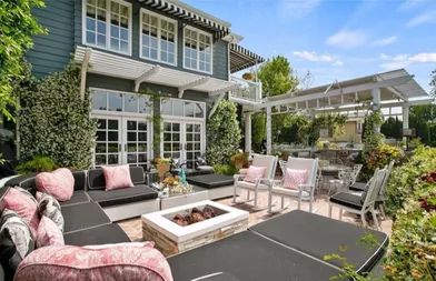 La villa de Kirsten Dunst au bord du lac Toluca à Los Angeles.