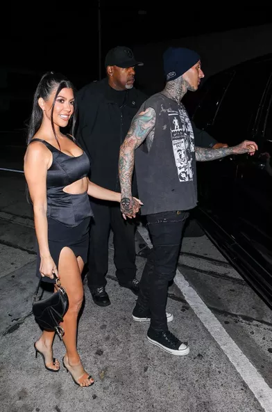 Kourtney Kardashian et Travis Barker à la sortie d'un restaurant à Los Angeles le 24 juin 2021