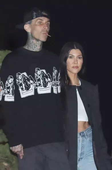 Travis Barker et Kourtney Kardashian à la sortie d'un restaurant à Los Angeles le 7 avril 2021