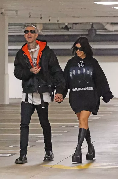 Travis Barker et Kourtney Kardashian à Los Angeles le 1er décembre 2021