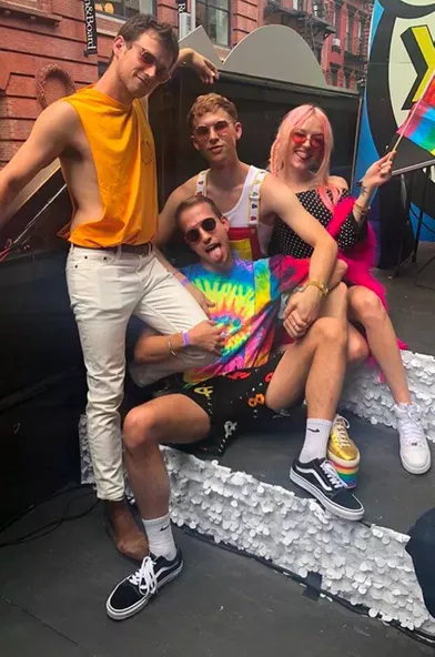 Brandon Flynn et Tommy Dorfman à la Gay Pride
