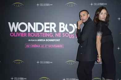 Olivier Rousteing et Anissa Bonnefontà la projection du documentaire «Wonder Boy - Né Sous X» à l'Assemblée Nationale à Paris le 27 novembre 2019