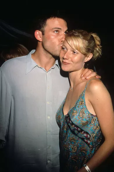 Ben Affleck et Gwyneth Paltrow ont démarré une histoire en 1997 après s'être rencontrés à un dîner. Ils ont ensuite partagé l'affiche des films «Shakespeare in Love» (1998) et «Un amour infini» (2001) avant de se séparer à l'été 2000. En 2015, l'actrice avait révélé dans l'émission d'Howard Stern qu'elle était restée en bons termes avec son ex. «Mes parents appréciaient à quel point il était intelligent, super talentueux et très drôle, mais (Ben) n'était pas vraiment dans une bonne phase de sa vie à l'époque pour avoir une copine. Mes parents, ça leur allait qu'on finisse par rompre», avait-elle plaisanté.