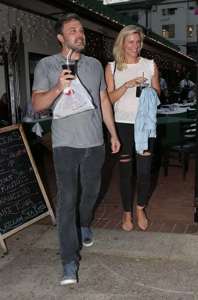 Ben Affleck et Lindsay Shookus (une productrice pour l'émission «Saturday Night Live») ont été ensemble de 2017 à 2018, renouant brièvement en 2019. Une relation longue distance établie entre New York et Los Angeles qui n'a pas tenu sur la durée.
