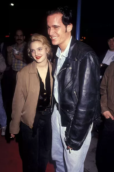 En 1991, Drew Barrymore a vécu une romance avec Leland Hayward, petit-fils du légendaire producteur hollywoodien du même nom. Les deux ont été brièvement fiancés avant de rompre.
