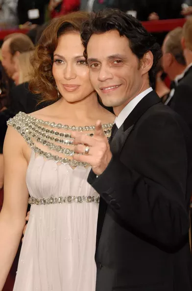 Jennifer Lopez et Marc Anthony aux Oscars à Los Angeles en février 2007. Le couple a commencé à se fréquenter en 2004, s'est marié la même année, et a rompu en 2011. Le divorce a été officialisé en 2014.