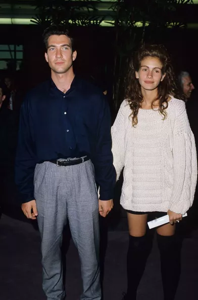 Après sa rupture avec Liam Neeson, Julia Roberts s'est mise en couple avec Dylan McDermott (ici à une première en juin 1989). Les deux s'étaient rencontréssur le tournage de la comédie dramatique «Potins de femmes» et se sont fréquentés entre 1988 et 1990. Selon les rumeurs, ils auraient même été fiancés.
