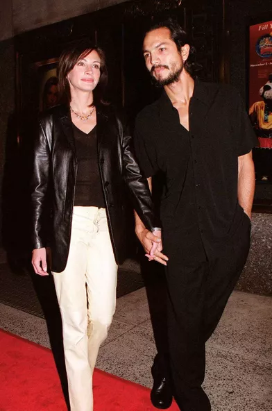Entre 1997 et 2001, Julia Roberts a vécu avec Benjamin Bratt (ici à un gala en septembre 2000). Sa dernière histoire d'amour sérieuse avant de rencontrer le véritable homme de sa vie.