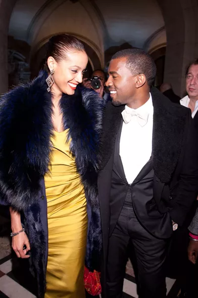 Selita Ebanks et Kanye West le 5 octobre 2010 à Paris.