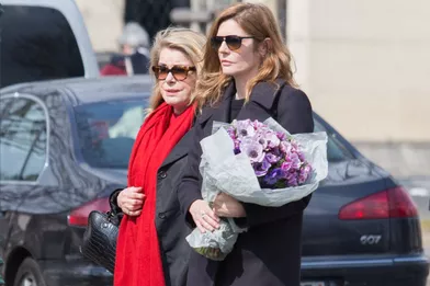 Catherine Deneuve et Chiara Mastroianniaux obsèques d'Agnès Varda au cimetière du Montparnasse à Paris le 2 avril 2019