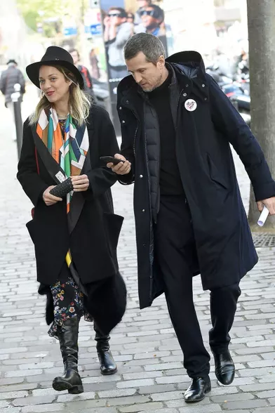 Marion Cotillard et Guillaume Canetà l'hommage rendu à Agnès Varda à la Cinémathèque française avant ses obsèques au cimetière du Montparnasse à Paris, le 2 avril 2019.