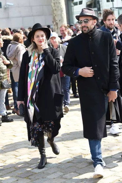 Marion Cotillard et JRà l'hommage rendu à Agnès Varda à la Cinémathèque française avant ses obsèques au cimetière du Montparnasse à Paris, le 2 avril 2019.