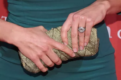 Une bague en diamant de 6 carats orne le doigt de Jessica Biel et symbolise son union avec Justin Timberlake