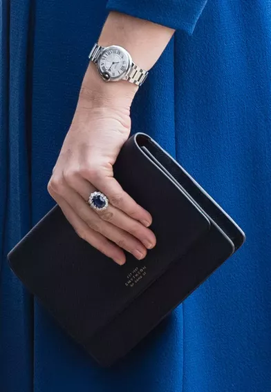 Anciennement au doigt de Lady Diana, ce saphir de 18 carats et entourés de 14 diamants est un bijou exceptionnel.