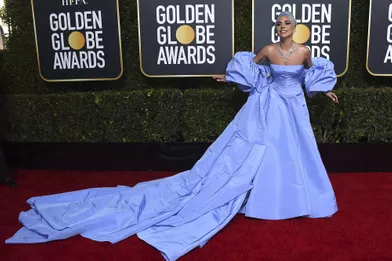 Lady Gaga en robe Valentino auxGolden Globes à Los Angles le 6 janvier 2019.