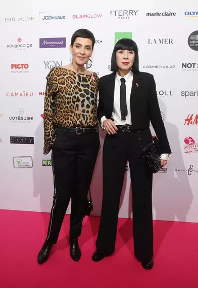 Cristina Cordula et Chantal Thomass lors de la 26ème édition de l’Octobre rose au pied de la Tour Eiffel, le 1er octobre 2019.