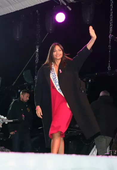 Vaimalama Chaves lors de la 26ème édition de l’Octobre rose au pied de la Tour Eiffel, le 1er octobre 2019.