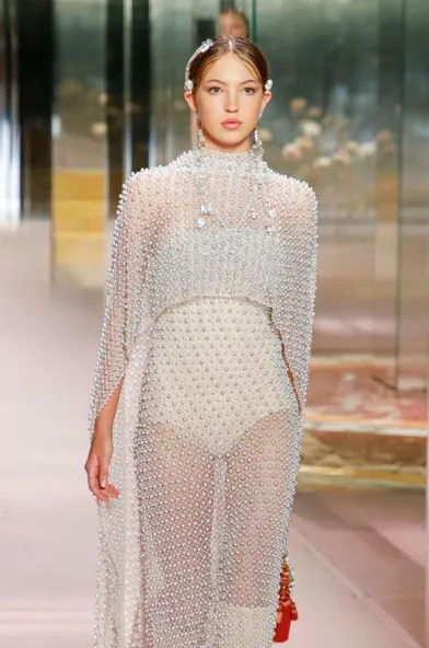 Lila Moss défile pour Fendi durant la Fashion Week de Paris en 2021.