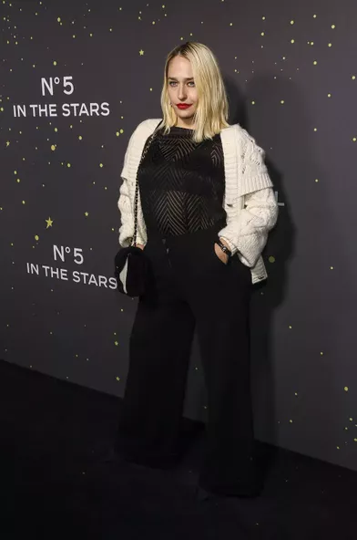 Jemima Kirke à la soirée «Chanel N°5 in the Stars»à New York le 5 novembre 2021