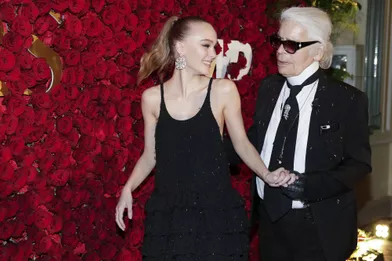 Lily-Rose Depp et Karl Lagerfeld lors de WWD Honors, le 24 octobre 2017 à New York.