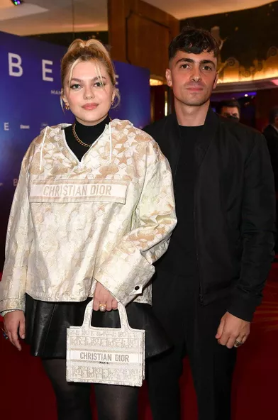 Louane et Florian Rossi lors de l'avant-première de«Belle» le 6 décembre 2021 au Grand Rex à Paris.
