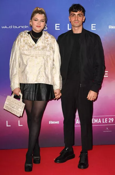 Louane et Florian Rossi lors de l'avant-première de«Belle» le 6 décembre 2021 au Grand Rex à Paris.