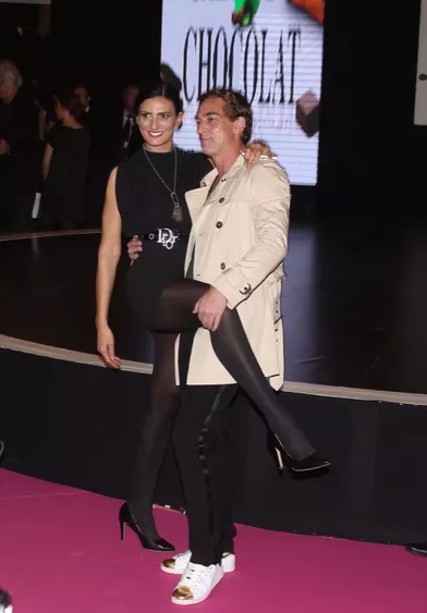 Ludovic Chancel et sa compagne Sylvie Ortega Munosau défilé du 21ème salon du chocolat à la porte de Versailles, à Paris le 27 octobre 2015.