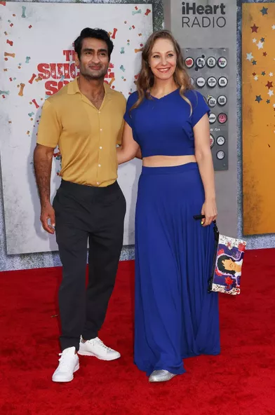 Kumail Nanjiani et son épouse Emily Gordon à la première du film «The Suicide Squad» à Los Angeles le 2 août 2021