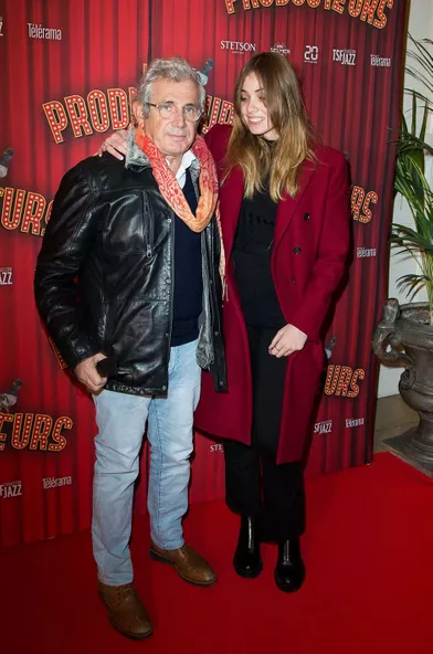 Michel Boujenah et sa fille Louiseà la générale de la pièce «Les Producteurs» au théâtre de Paris le 2 décembre 2021