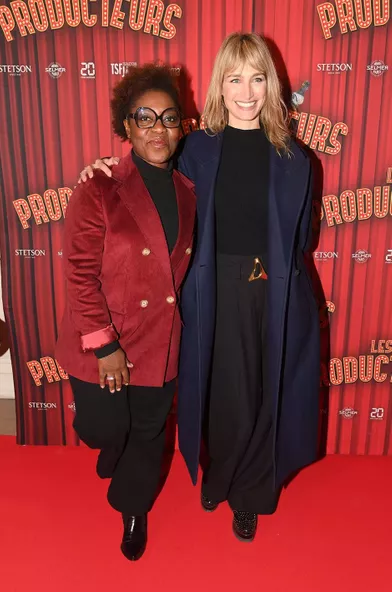Claudia Tagbo et Pauline Lefèvreà la générale de la pièce «Les Producteurs» au théâtre de Paris le 2 décembre 2021