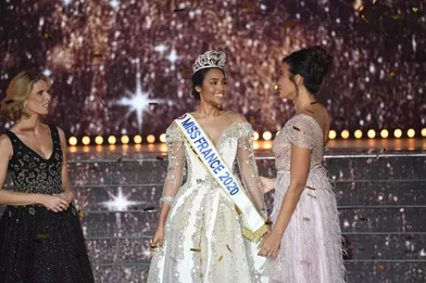 Clémence Botino est sacrée Miss France 2020 à Marseille le 15 décembre 2019