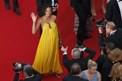 Noémie Lenoir, enceinte et radieuse à Cannes