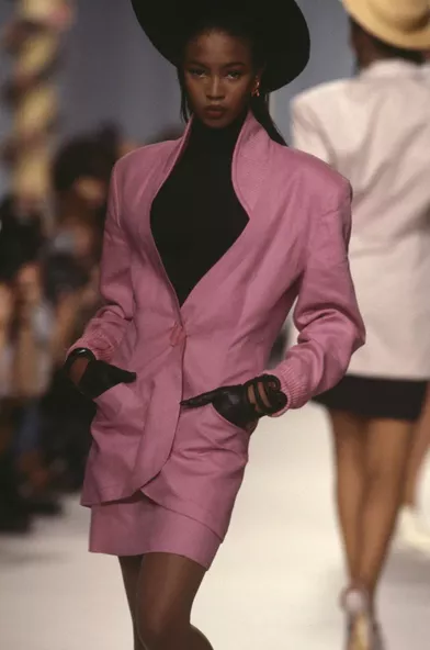 Naomi Campbell lors du défilé Karl Lagerfeld à Paris en octobre 1987