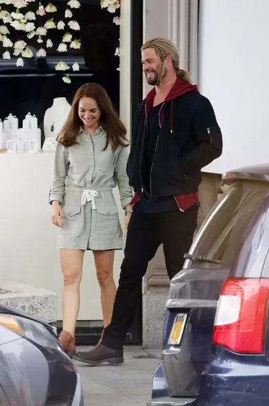 Natalie Portman et Chris Hemsworth sur le tournage du film «Thor : Love &amp; Thunder» à Los Angeles le 1er novembre 2021