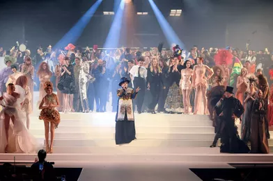 Boy Georgechante sur le podium du dernier défiléhaute couture de Jean Paul Gaultier auThéâtre du Châtelet mercredi 23 janvier 2020.
