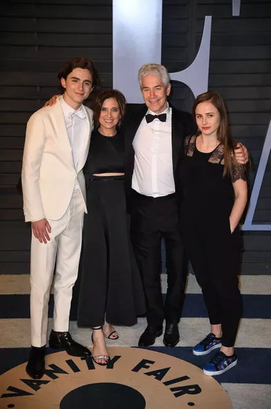 Timothée et Pauline Chalamet avec leurs parents Nicole et Marc à l'after-party des Oscars en 2018